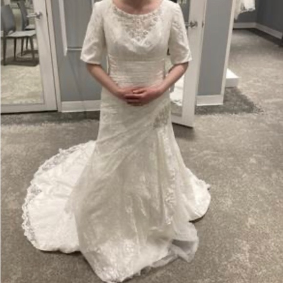 Wedding dress - Picture 6 of 6